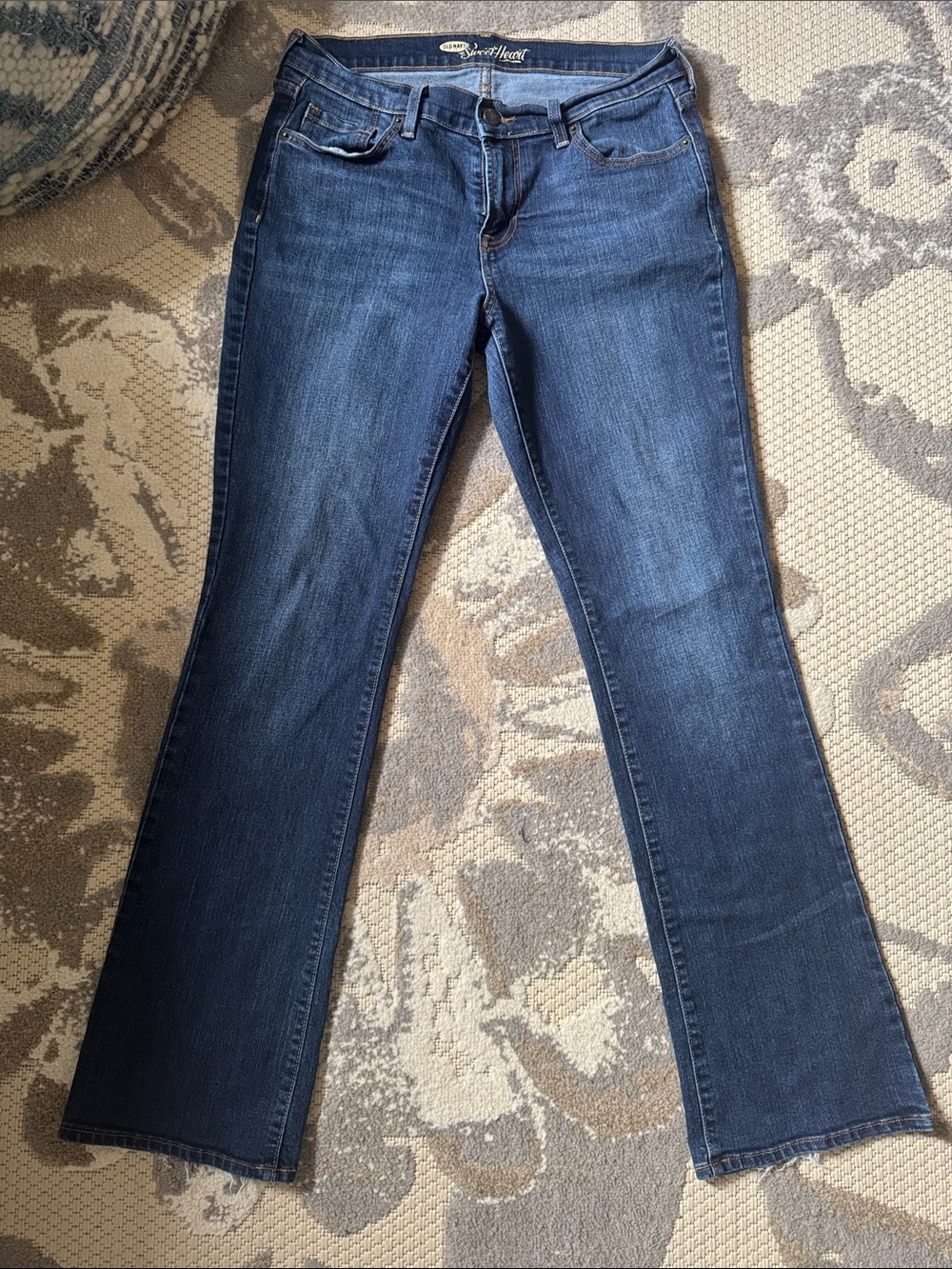 Old navy sweetheart jeans
Standard regular size 8